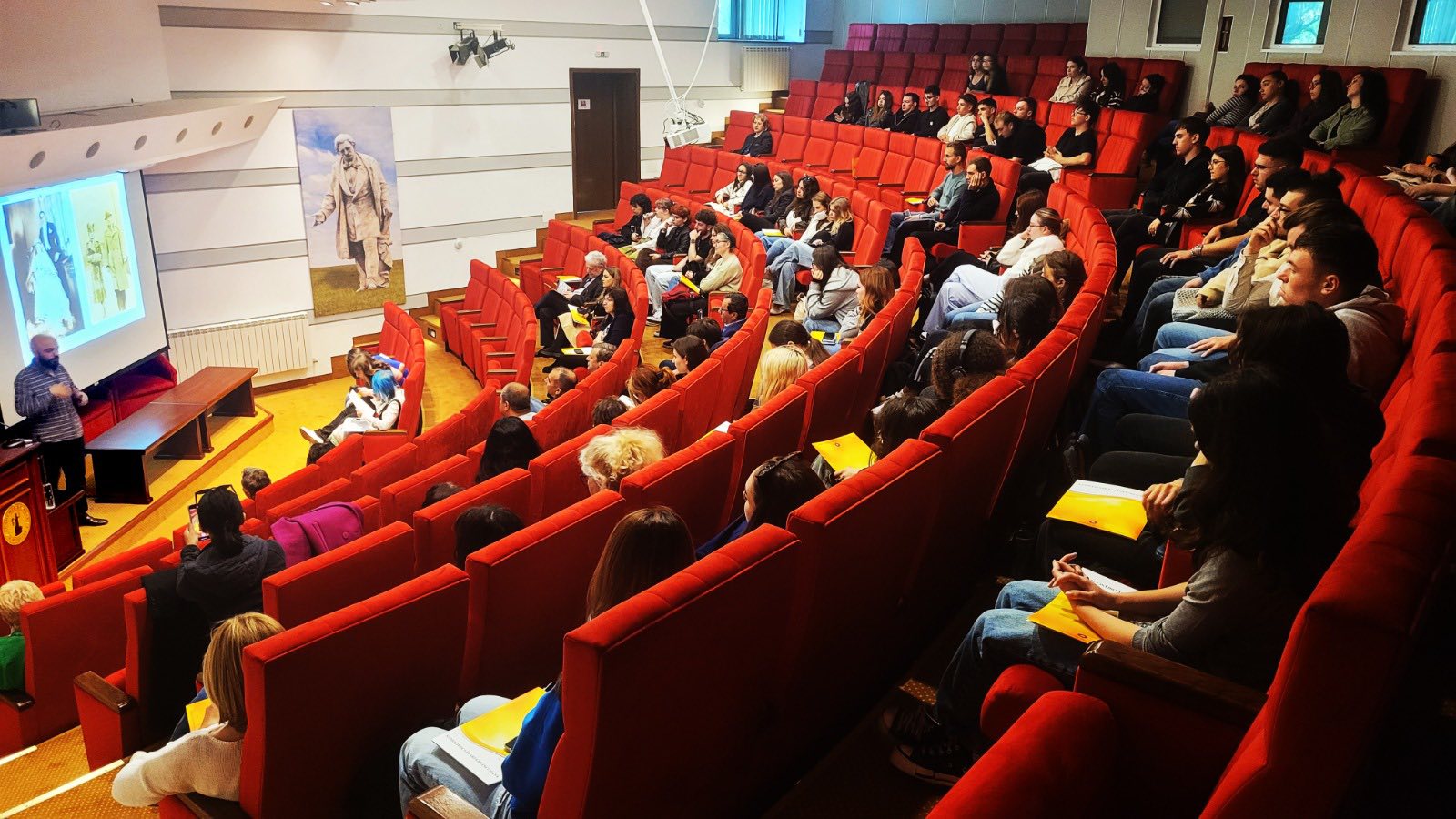 „Simbolistica în arta brâncușiană”, un eveniment desfășurat în Amfiteatrul „Ion Heliade Rădulescu” al Bibliotecii Academiei Române